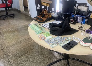 Homem é preso em Manaus com RG falso e moedas estrangeiras que usava para cometer delitos