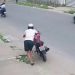 Assaltante fica no ‘prego’ e sai arrastando a moto após delito; veja vídeo