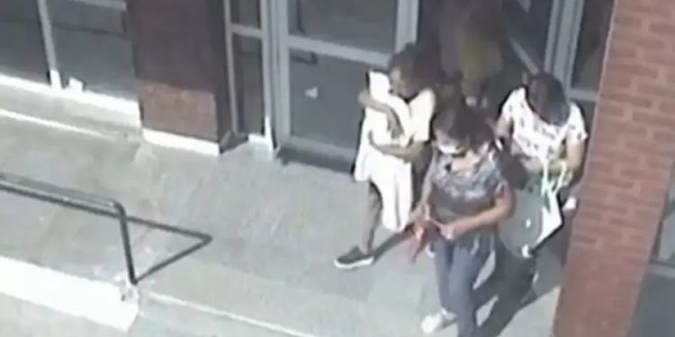 Mulher se disfarça de enfermeira e rouba bebê em hospital