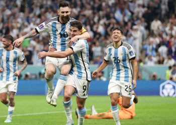 Em jogo surreal, França perde nos pênaltis e Argentina é tri-campeã mundial