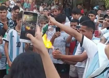 Hermanos queimam bandeira do Brasil para comemorar título da Copa; veja o vídeo