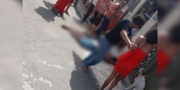 Dupla em moto executa jovem com aproximadamente 16 tiros