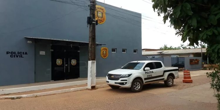 Professor é indiciado por enviar ‘nudes’ a aluna de 12 anos e pedir fotos íntimas dela