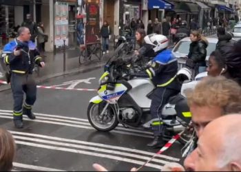 Vídeo: pistoleiro branco mata pelo menos três em Paris e polícia investiga motivação racista