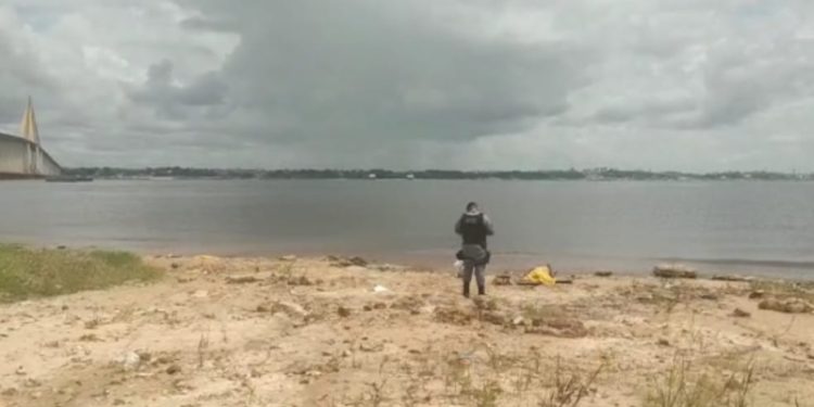 Corpo de homem é encontrado em meio líquido no Amazonas