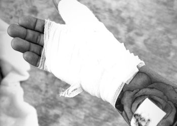 Zé Felipe sofre acidente durante o Natal e precisa levar pontos