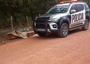 Caixão com defunto é desovado na estrada após bandidos roubarem carro funerário