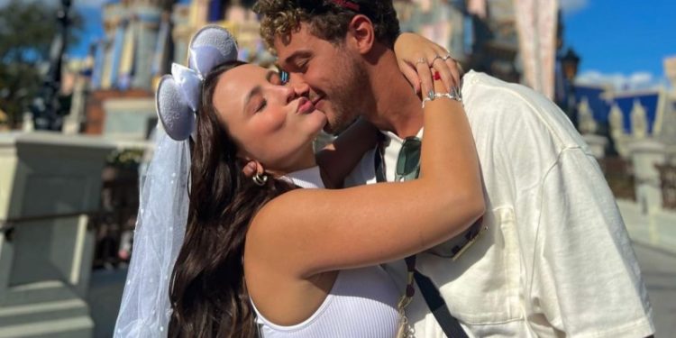 Após fama de levar namorados para Disney, Larissa Manoela diz, ‘é a primeira vez que trago meu noivo’