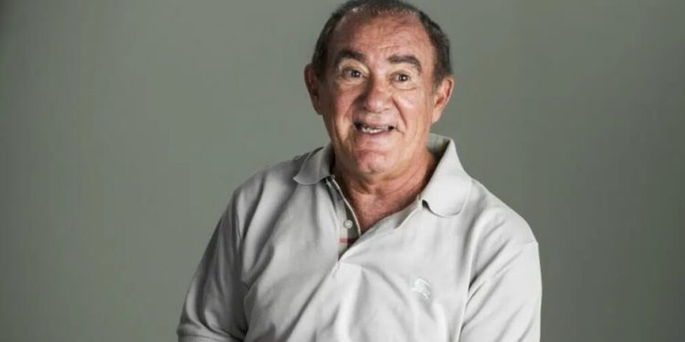 Renato Aragão dá susto após ser internado às pressas