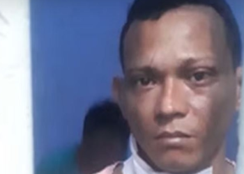 Homem que tentou matar a esposa e a enteada com mais de 20 facadas é preso em Parintins