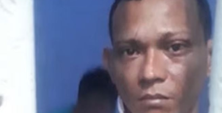 Homem que tentou matar a esposa e a enteada com mais de 20 facadas é preso em Parintins