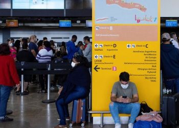 Aeronautas ganham reajuste, vale alimentação de R$ 495 e a greve acaba em todo o Brasil