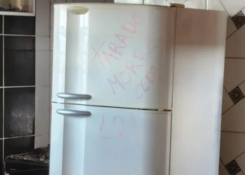 Idoso é encontrado morto e recado é deixado na geladeira: ‘tarado morre cedo’