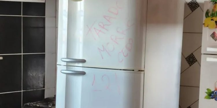 Idoso é encontrado morto e recado é deixado na geladeira: ‘tarado morre cedo’