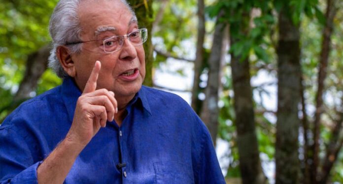 Amazonino Mendes recebe alta após 13 dias internado em São Paulo