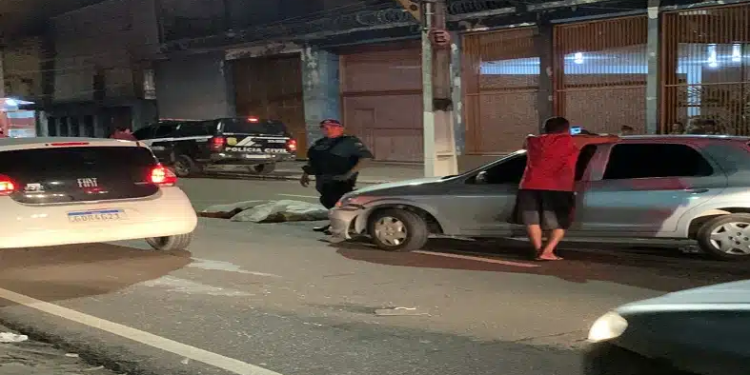 Suspeito de assalto é atropelado e morto na avenida Brasil, na Compensa