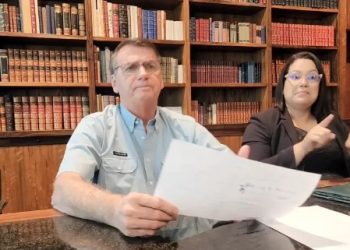 Abatido, Bolsonaro faz live de despedida e critica ataques em Brasília: ‘Não vamos para o tudo ou nada’