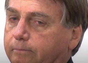 Durante evento em Brasília, Bolsonaro se emociona e chora; veja vídeo