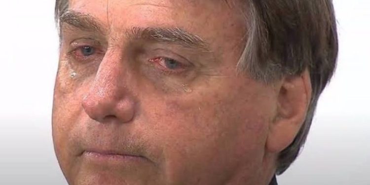 Durante evento em Brasília, Bolsonaro se emociona e chora; veja vídeo