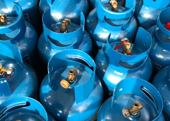 Um dia após privatização, refinaria aumenta valor do gás de cozinha em Manaus