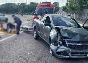 Idoso é atropelado por motorista que ultrapassava outros carros em alta velocidade em Manaus