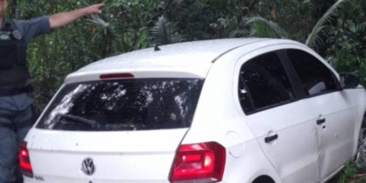 Trio faz a ‘limpa’ em bar de Manaus e bebê de 8 meses fica sob a mira de arma de fogo