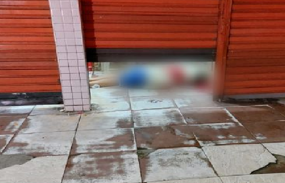 Criminosos invadem bar no Centro de Manaus, executam um e deixam outro ferido