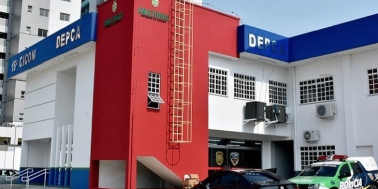 Homem é preso em quarto de motel com meninas de 11 anos e 16 anos em Manaus