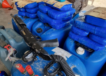 Peruano morre durante confronto com policiais no AM e drogas e arma de fogo são apreendidas