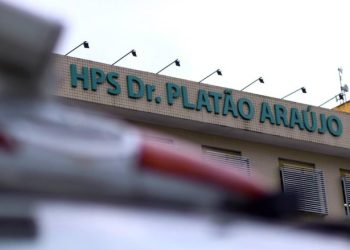 Homem surta e enfia a faca no cunhado sete vezes em Manaus