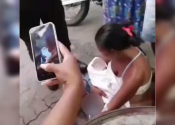 Grávida entra em trabalho de parto na calçada logo após médica mandá-la para casa