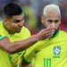 Vídeo: Isso que é parça! Casemiro limpa nariz de Neymar antes de falta