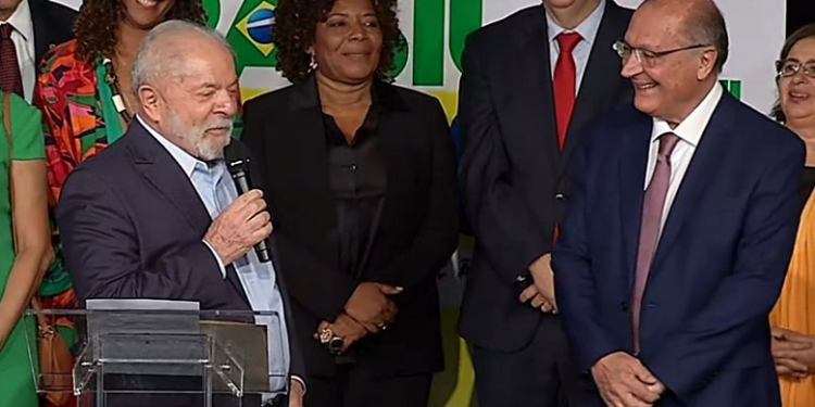 Lula anuncia mais 16 ministros; Alckmin fica no ministério do Desenvolvimento, Indústria e Comércio