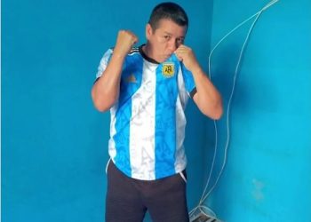 Morador da Compensa viraliza ao chorar pelo hino da Argentina; veja o vídeo