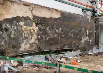 Vídeo: Loja Shop do Pé é saqueada após marquise desabar durante temporal em Manaus