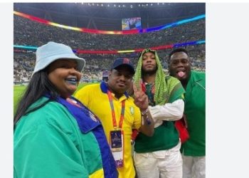 Mc Carol paquera policial no Qatar e quase vai presa: ‘não vi a farda’