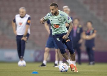 Neymar adota visual novo para retorno nesta segunda-feira contra a Coréia do Sul; confira