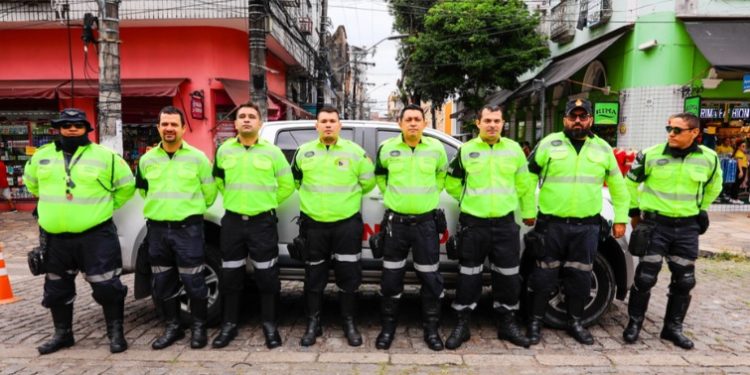 “Operação Natal” entra em ação nas ruas de Manaus para colocar ordem no trânsito