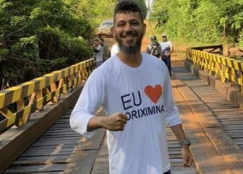 Prefeito destrói o celular a tiros ao saber que era alvo de investigação; ele alegou ter vídeos com a esposa