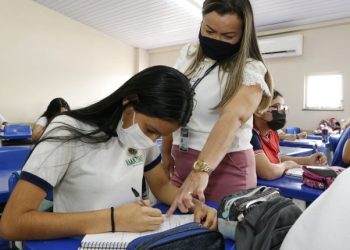 Abono do Fundeb aos professores será de R$ 5,9 mil a R$ 17,9 mil, informa Seduc-AM