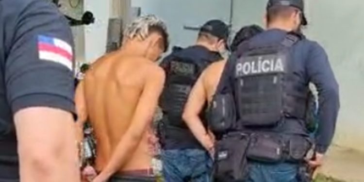 Criminosos morrem e outros dois são presos em troca de tiros com a polícia