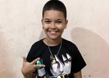Polícia investiga morte de menino de 11 anos vítima de bala perdida na virada do ano