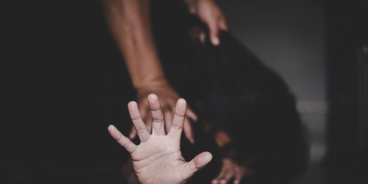 Jovem é preso em Rio Preto da Eva por tentar estuprar a própria mãe
