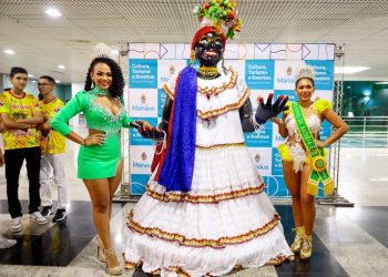 Kamélia recebe as chaves da cidade e abre oficialmente o Carnaval em Manaus