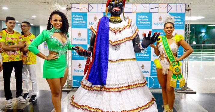 Kamélia recebe as chaves da cidade e abre oficialmente o Carnaval em Manaus