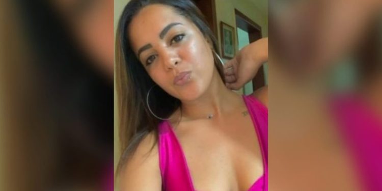 ‘Cortou a garganta da minha filha e fugiu’, diz pai sobre namorado da filha esfaqueada