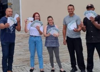 Grupo de amigos aposta R$265 mil na Mega da Virada e acertam só três números: ‘faz parte’