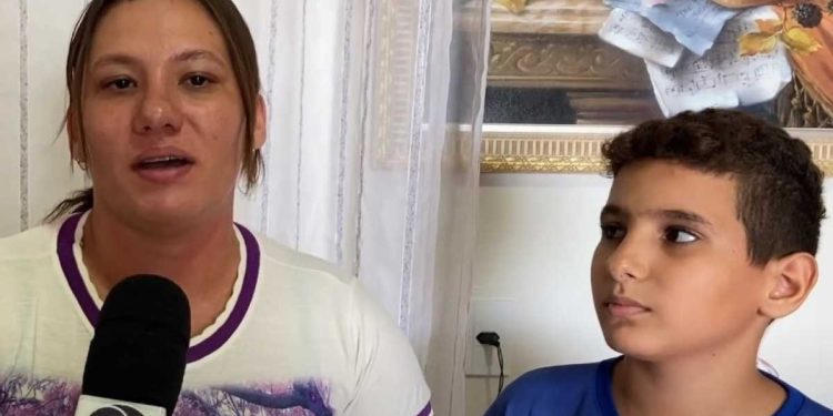 Menino de 10 anos acerta todos os números da Mega e mãe chora ao ver que esqueceu de fazer a aposta