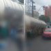 Motoqueiro tenta ultrapassar carreta e acaba colidindo com ela em Manaus