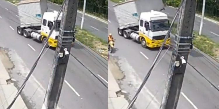 Mototaxista escapa da morte durante acidente com carreta em Manaus; veja vídeo